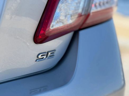 Used 2011 Toyota Camry SE w/ SE Extra-Value Pkg #1 FWD image 9