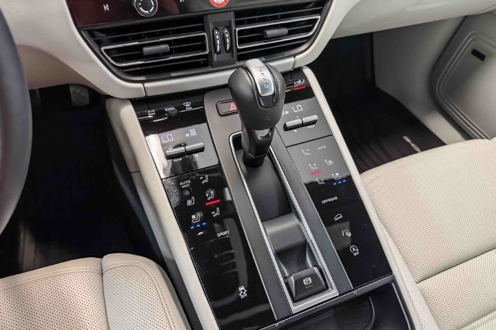 Certified 2026 Porsche Macan AWD/4WD image 25