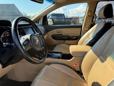 Used 2017 Kia Sedona SX image 9