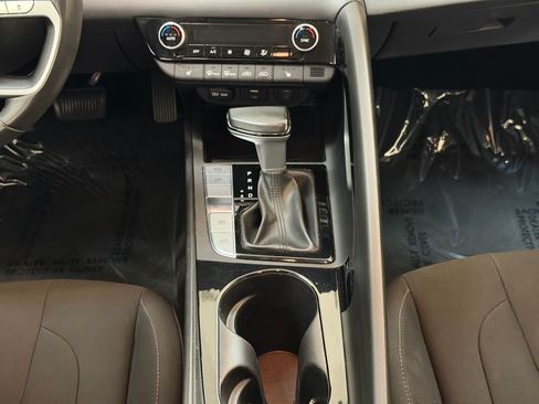 Used 2025 Hyundai Elantra SEL FWD image 18