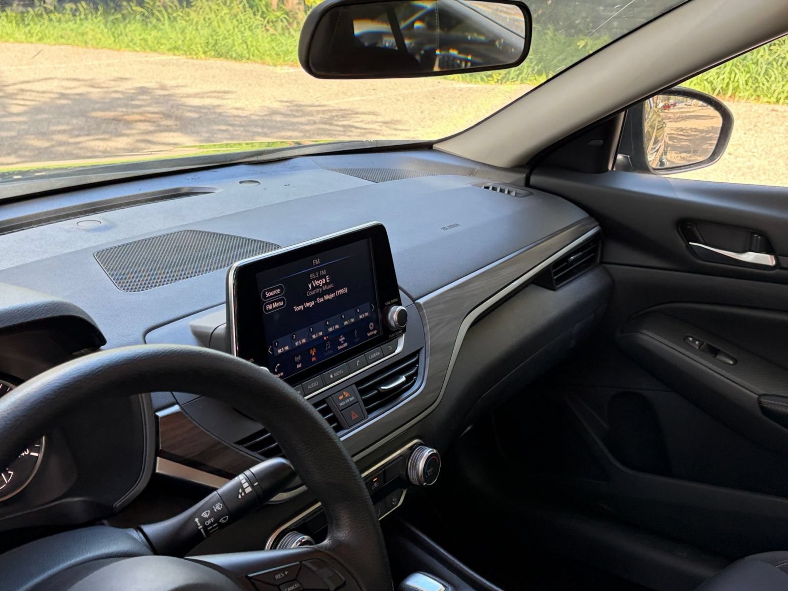 Used 2025 Nissan Altima 2.5 SV FWD image 34