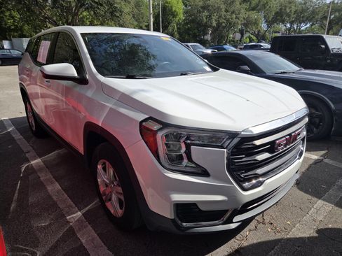 Used 2023 GMC Terrain SLE FWD image 2