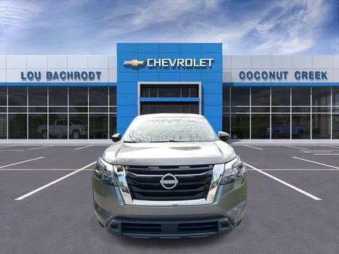 Used 2024 Nissan Pathfinder S FWD image 3