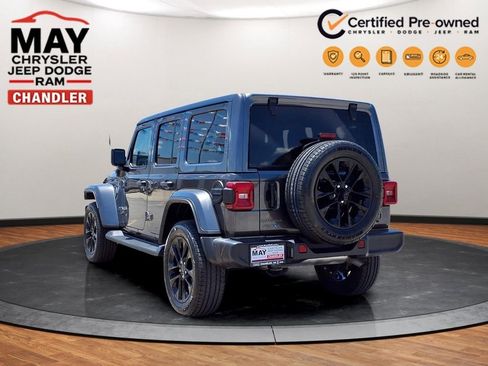Used 2025 Jeep Wrangler Unlimited Sahara AWD/4WD image 3