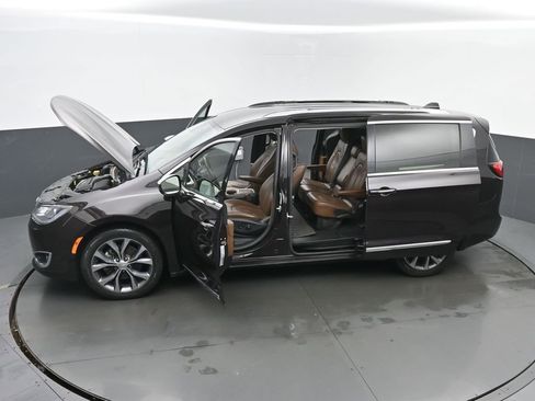 Used 2018 Chrysler Pacifica Limited image 63