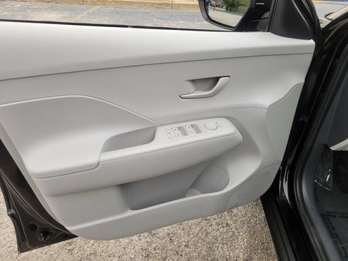 Used 2025 Hyundai Kona SEL FWD image 17