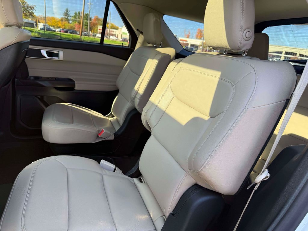Used 2020 Ford Explorer XLT w/ Equipment Group 202A AWD/4WD image 9