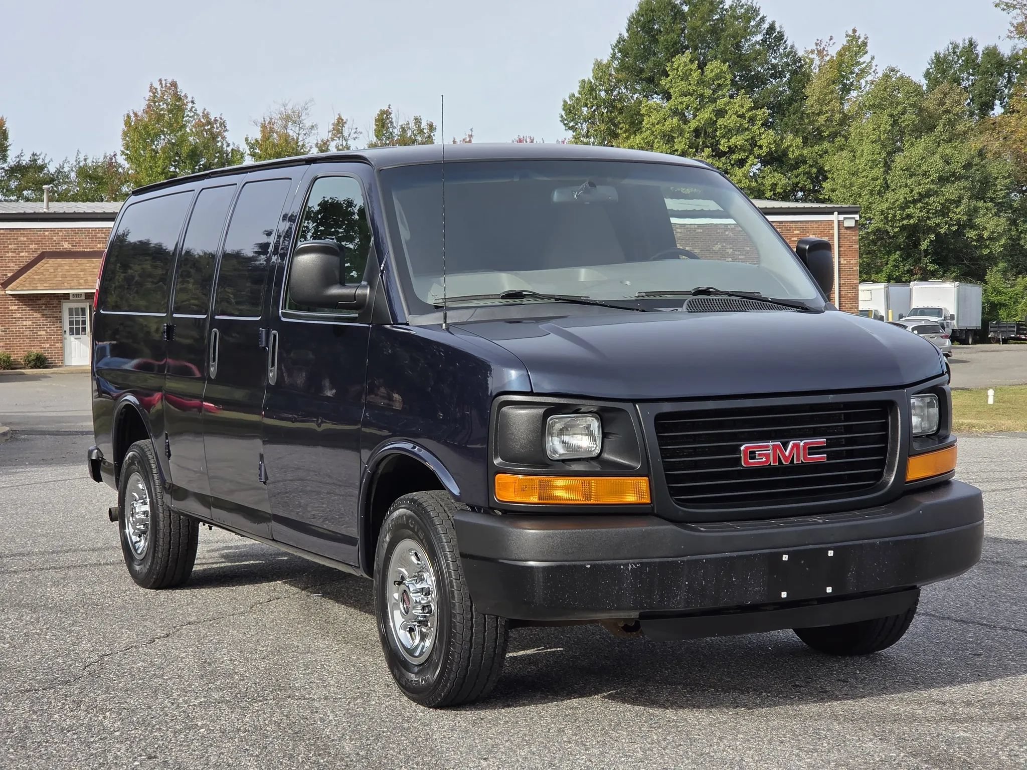 Used 2015 GMC Savana 3500 RWD image 3
