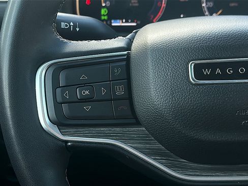 Used 2024 Jeep Wagoneer Series II w/ Flexible Seating Group AWD/4WD image 11