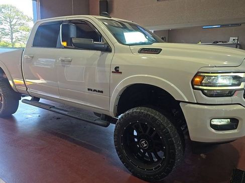 Used 2019 RAM 2500 Laramie w/ Night Edition AWD/4WD image 4