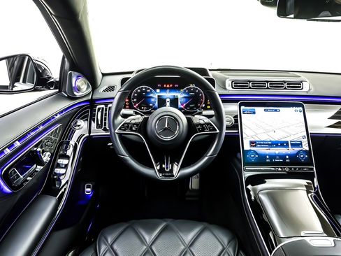Certified 2025 Mercedes-Benz Maybach S 580 4MATIC image 7