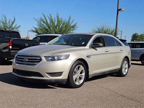 Used 2017 Ford Taurus SE image 8