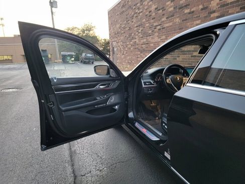 Used 2017 BMW 750Li xDrive image 11