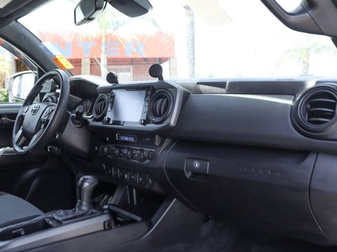 Used 2021 Toyota Tacoma TRD Off-Road w/ Technology Package AWD/4WD image 40