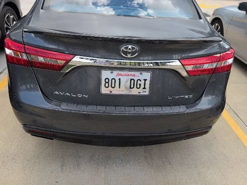 Used 2014 Toyota Avalon Limited w/ Technology Package FWD image 4