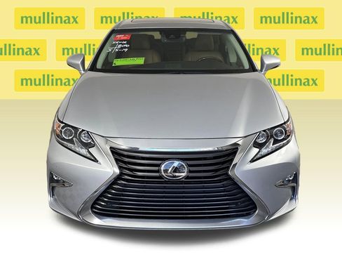 Used 2018 Lexus ES 350 w/ Luxury Package w/Wood Trim FWD image 15