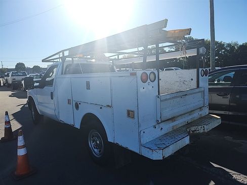 Used 2014 Ford F250 XL w/ XL Value Package image 4