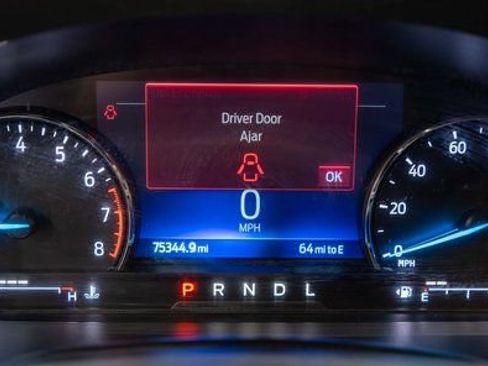 Used 2022 Ford Explorer XLT w/ Equipment Group 202A AWD/4WD image 23
