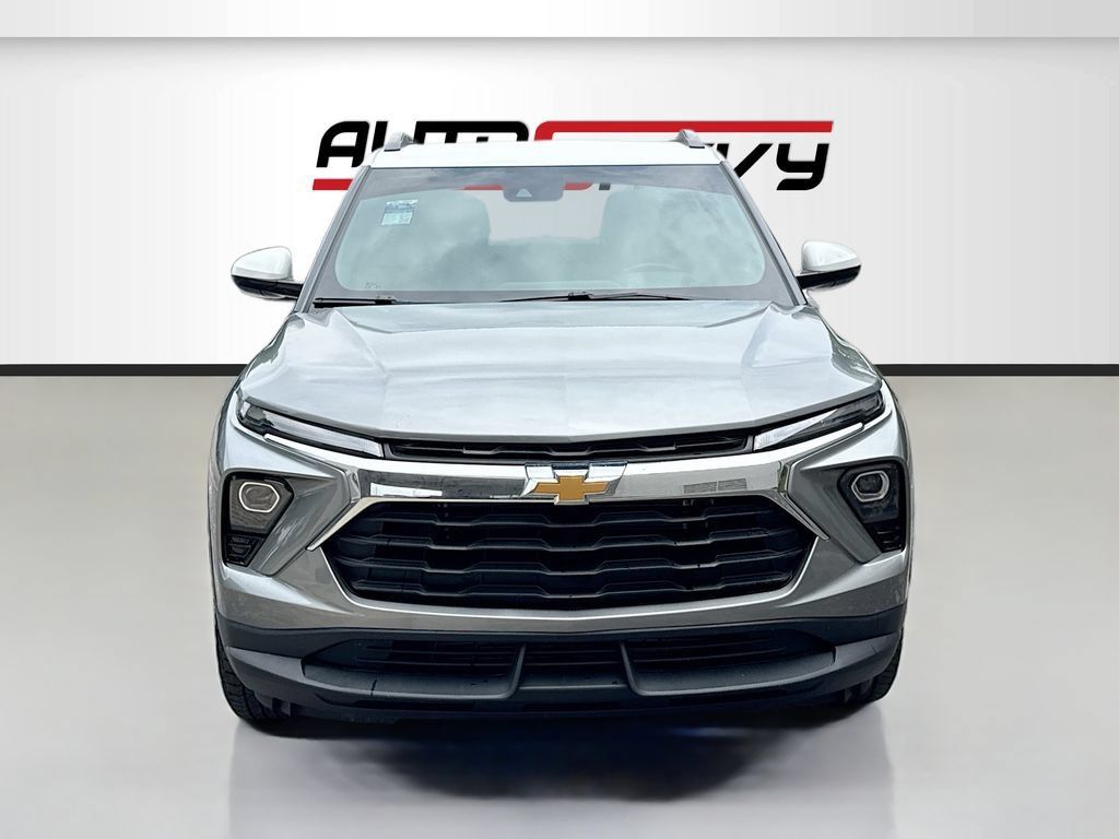 Used 2024 Chevrolet TrailBlazer ACTIV w/ Driver Confidence Package FWD image 2