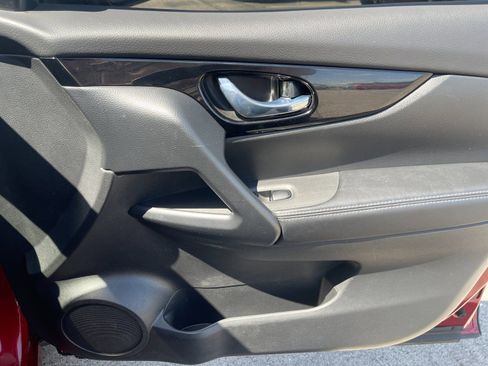 Used 2021 Nissan Rogue Sport SV image 19