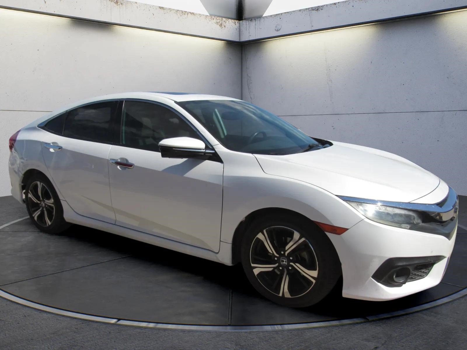 Used 2017 Honda Civic Touring image 2