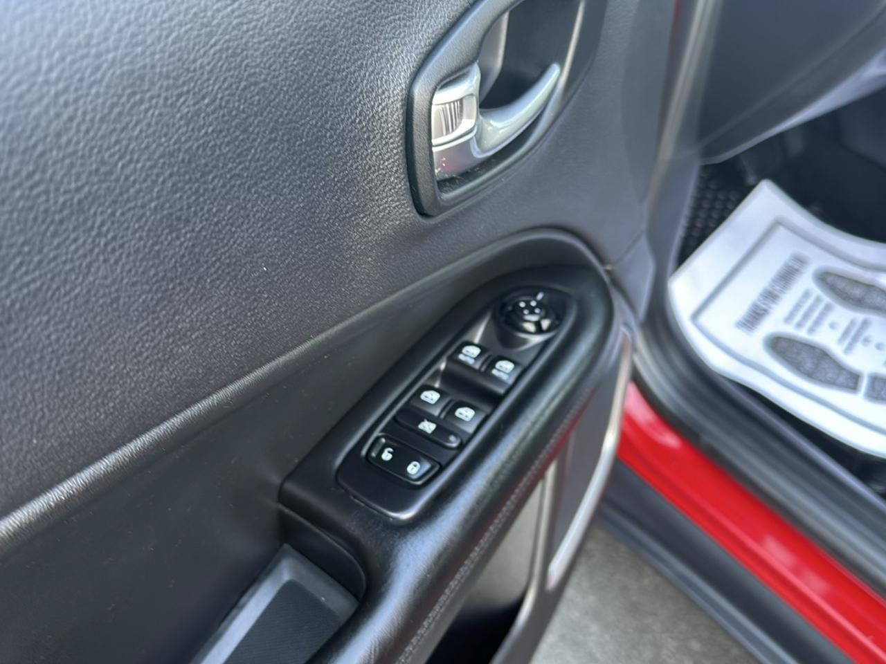Used 2019 Jeep Compass Latitude AWD/4WD image 10