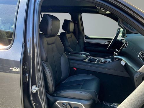 New 2026 Jeep Grand Wagoneer Limited w/ Premium Group II AWD/4WD image 8