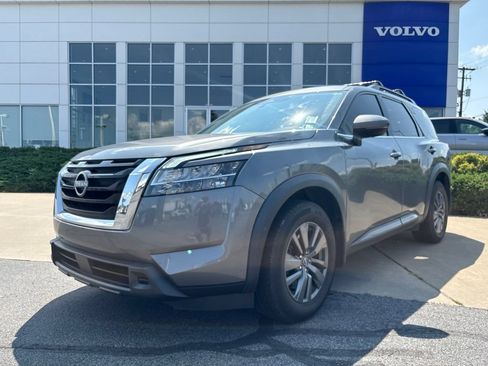 Used 2022 Nissan Pathfinder SV w/ SV Premium Package AWD/4WD image 38