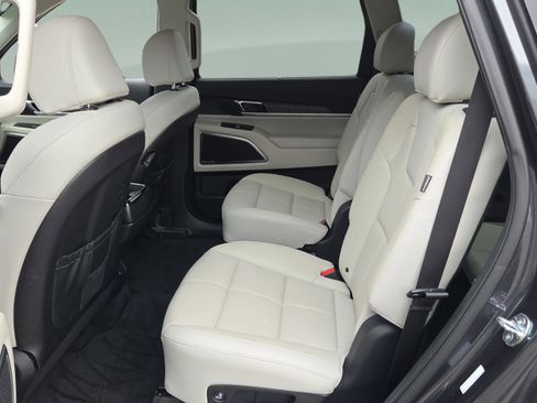 Used 2024 Kia Telluride SX w/ Towing Package image 34