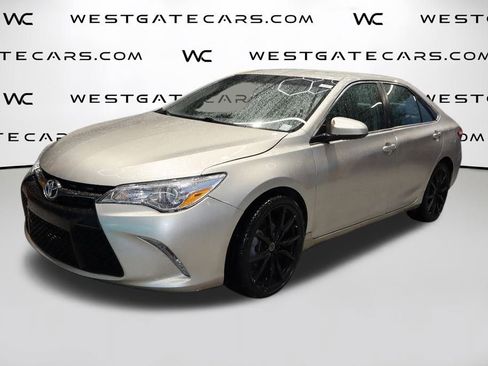 Used 2017 Toyota Camry SE image 1