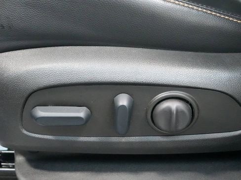 Used 2023 Chevrolet Equinox Premier image 17