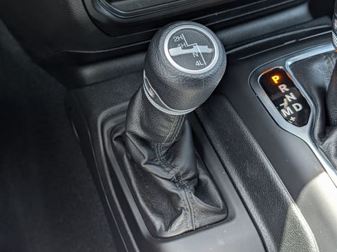 Used 2022 Jeep Wrangler Sport AWD/4WD image 29