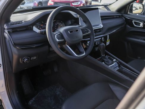 New 2026 Jeep Compass Latitude AWD/4WD image 3