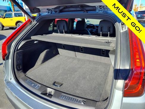 Used 2024 Cadillac XT4 Premium Luxury image 12