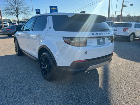 Used 2020 Land Rover Discovery Sport SE image 17