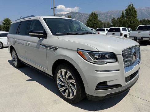 Used 2022 Lincoln Navigator Reserve AWD/4WD image 1