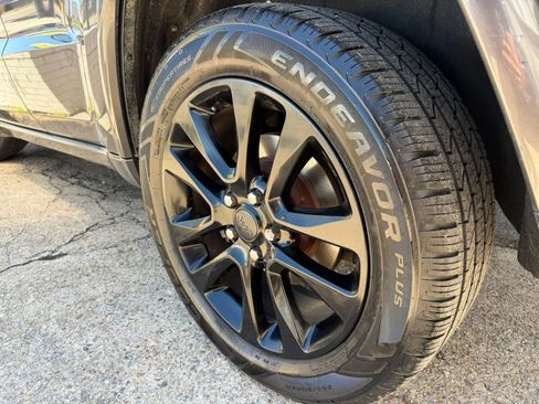 Used 2017 Jeep Grand Cherokee Altitude RWD image 27
