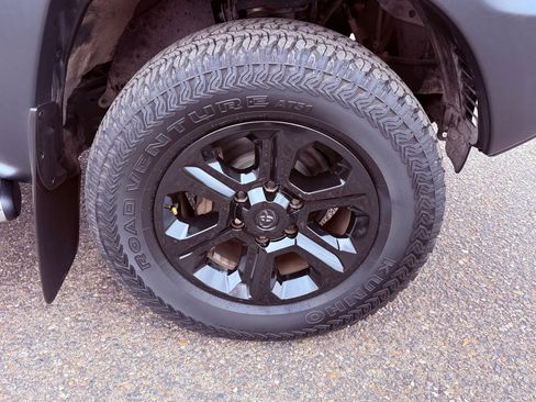 Used 2015 Toyota Tacoma PreRunner image 32