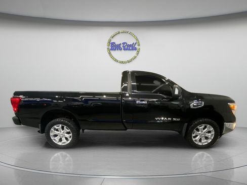 Used 2017 Nissan Titan SV image 7