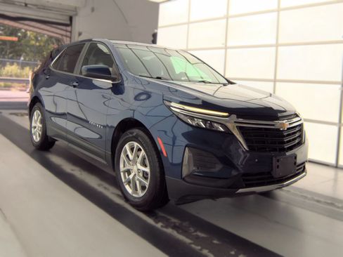Used 2022 Chevrolet Equinox LT FWD image 2