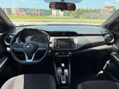 Used 2019 Nissan Kicks SV FWD image 4
