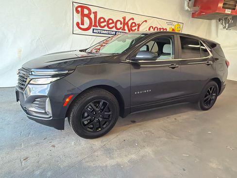Used 2022 Chevrolet Equinox LT FWD image 2
