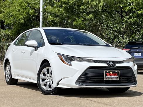Used 2024 Toyota Corolla LE FWD image 2