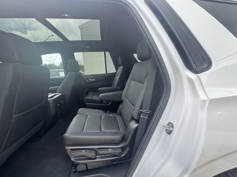 Used 2022 Chevrolet Tahoe Z71 w/ Luxury Package AWD/4WD image 8