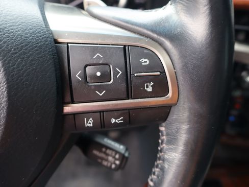 Used 2019 Lexus LX 570 4WD w/ Luxury Package image 17