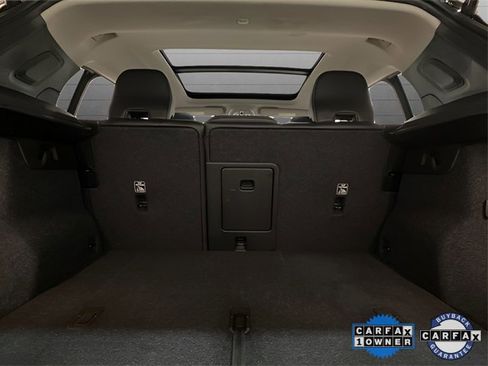 Used 2025 Volvo XC40 B5 Plus image 84