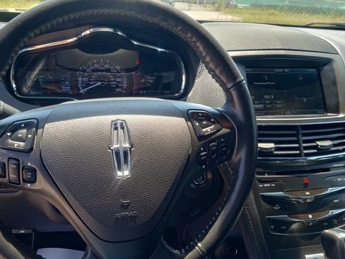Used 2014 Lincoln MKT AWD image 12