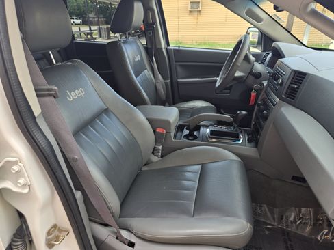Used 2006 Jeep Grand Cherokee Laredo AWD/4WD image 9