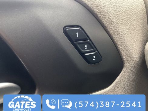 Used 2023 Chrysler Pacifica Touring-L image 29