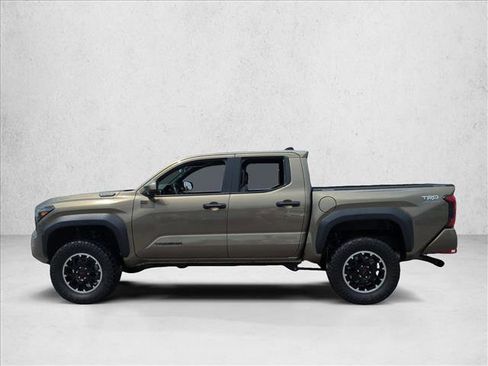 Used 2025 Toyota Tacoma TRD Off-Road AWD/4WD image 9